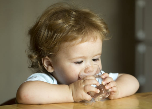 你孩子喝水的方法科学吗？